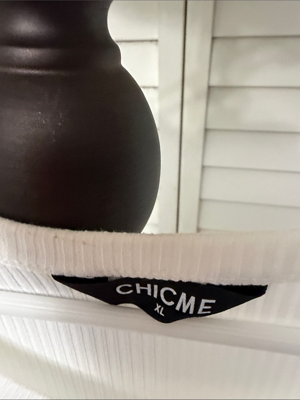 chic White Ribbed Tank Top - Picture 2 of 3